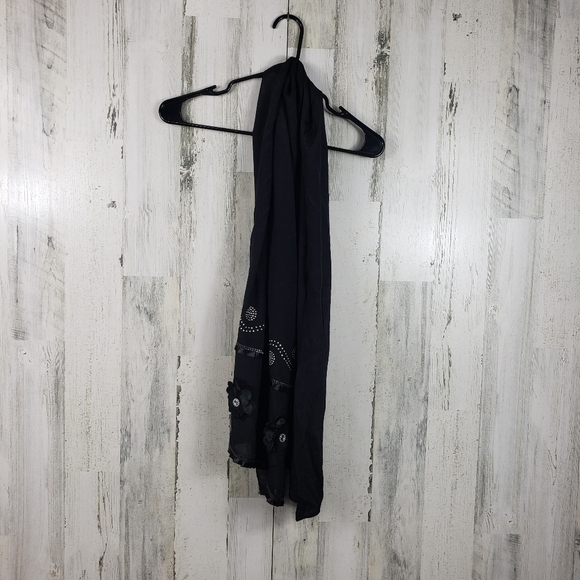 Unbranded black and silver scarf with flowers - Picture 2 of 5